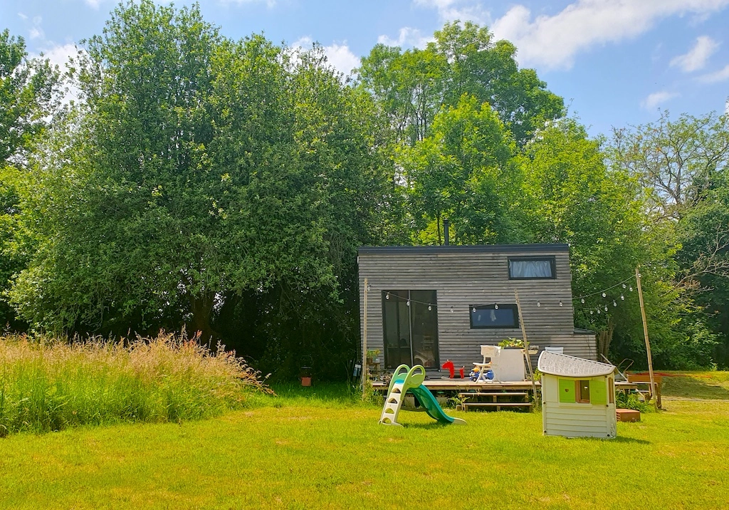 Prix d'une tiny house en auto-construction. La tiny house YOUCA en pleine nature